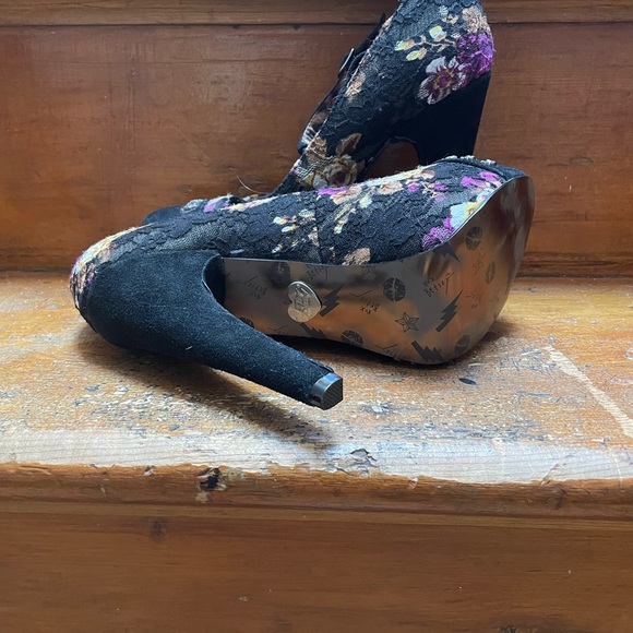 Betsey Johnson Morticia Heels - Picture 5 of 5